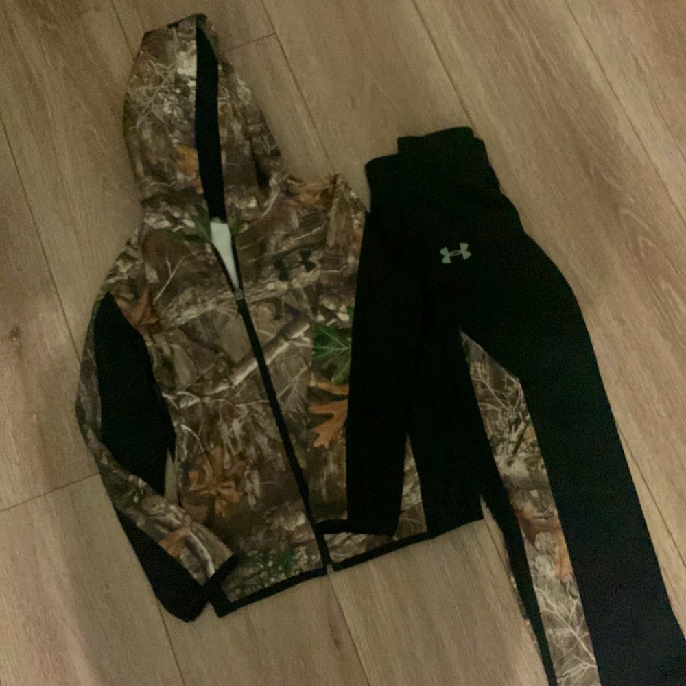Excellent condition under armour set!!